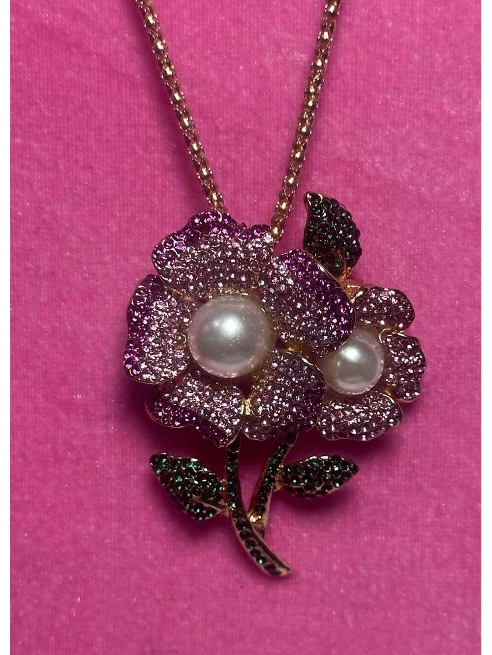Betsy Johnson Flower Pendant Brooch long chain gold-tone necklace Very pretty!